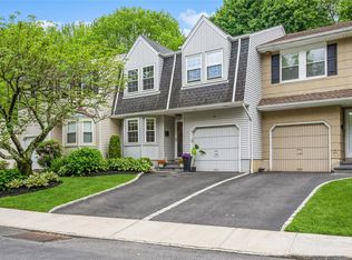 31 Manors Dr, Jericho, NY 11753