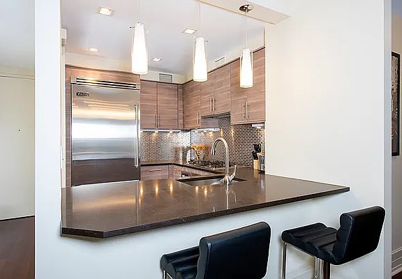 2nd image of 300 E 55th St APT 6E