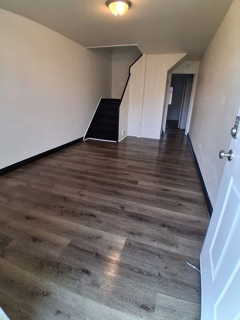 Updated 2 Bedroom Available Now ! — Photo 2