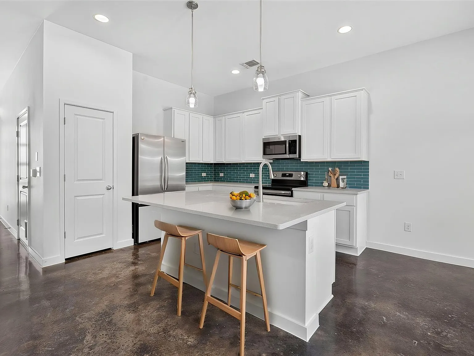 3 bed, 2.5 bath, 1794 sqft, $2,250 — Photo 3