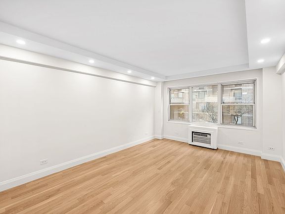 5th image of 310 E 49th St APT 5E