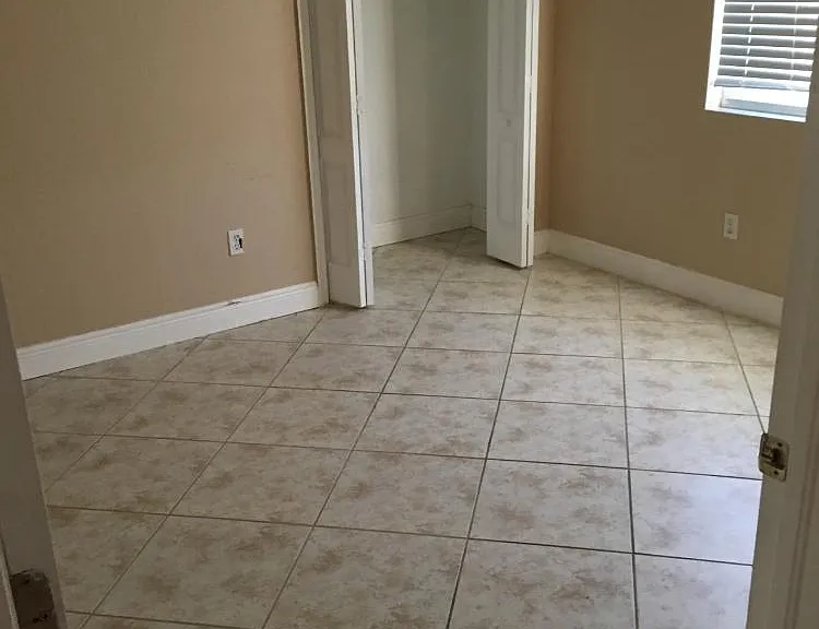1722 Roosevelt Ave — Photo 35