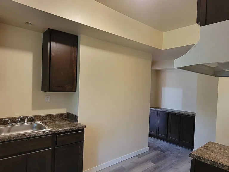 2804-2810 W Kilbourn Ave — Photo 9