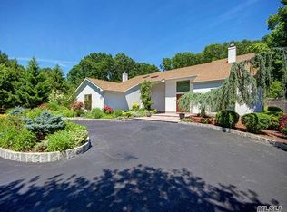 118 Bagatelle Rd, Melville, NY 11747
