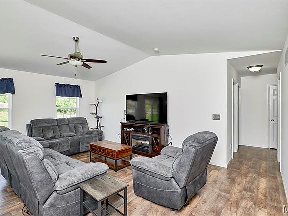 5th image of 121 Arundel Dr
