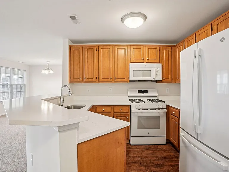 The Apartments At Weatherby — Photo 37