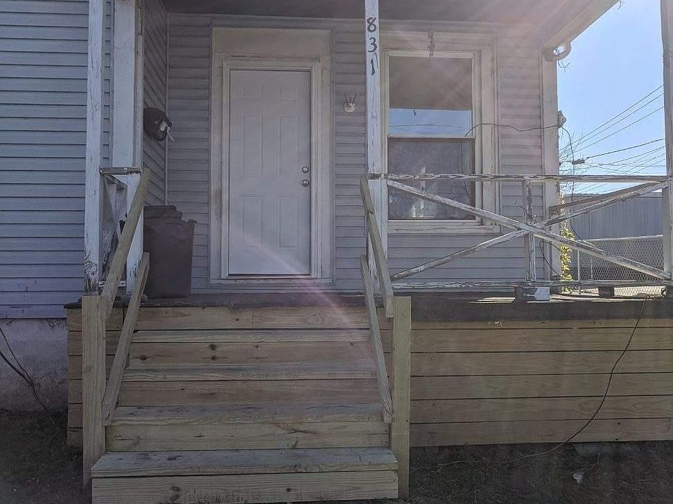 1st image of 831 W 11th St #1