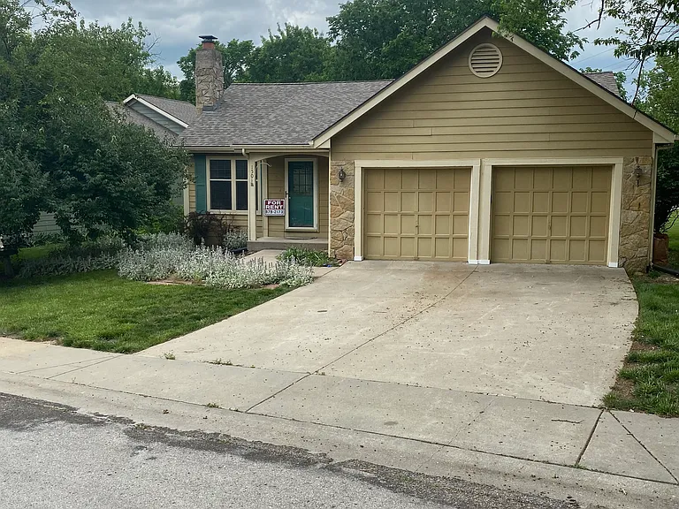 1501 Medinah Rd — Photo 3