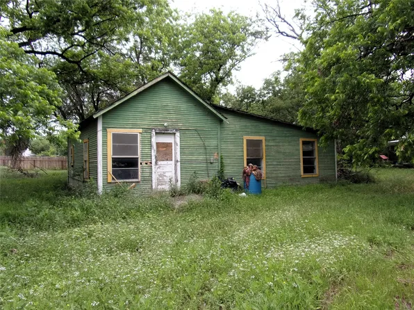 606 W Brown St, San Saba, TX 76877