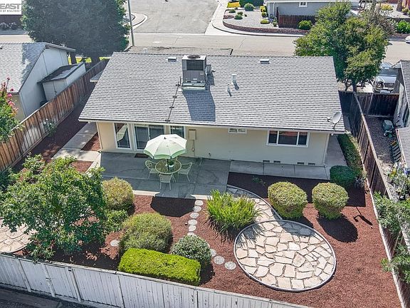 4th image of 1457 Tulip Way