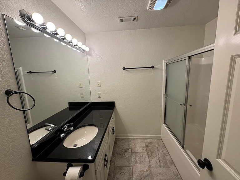 4217 C St #B — Photo 11