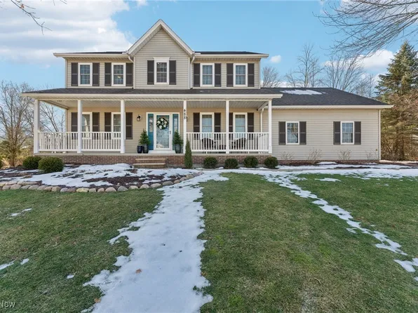 488 Schooner Ln, Northfield, OH 44067