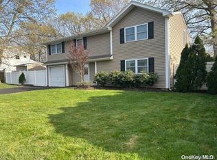 26 Janet St, Port Jefferson Station, NY 11776