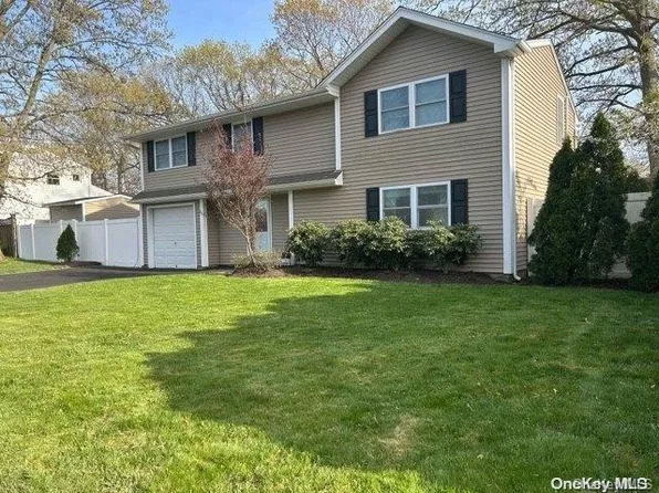 26 Janet Street, Port Jefferson Station, NY 11776