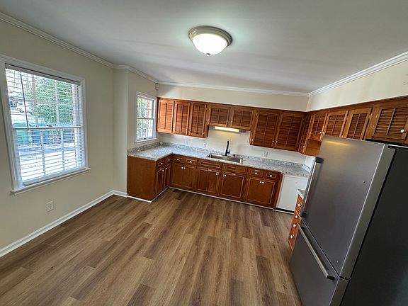 2nd image of 220 S Zetterower Ave
