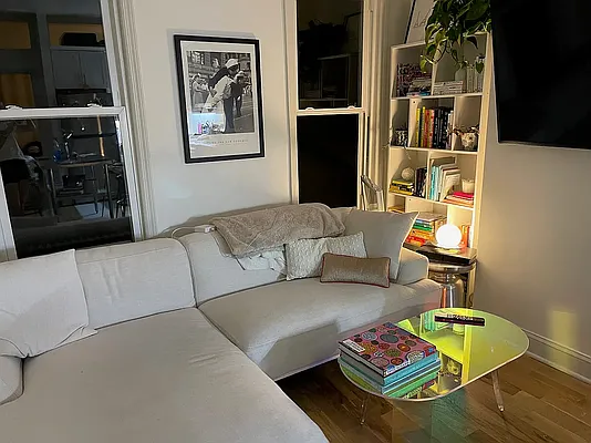 Rented by Compass | media 9