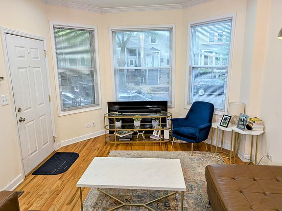 2nd image of 1519 W Nelson St Unit Fb-1