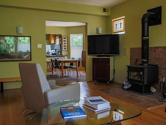 3rd image of 2087 W Estes Ave