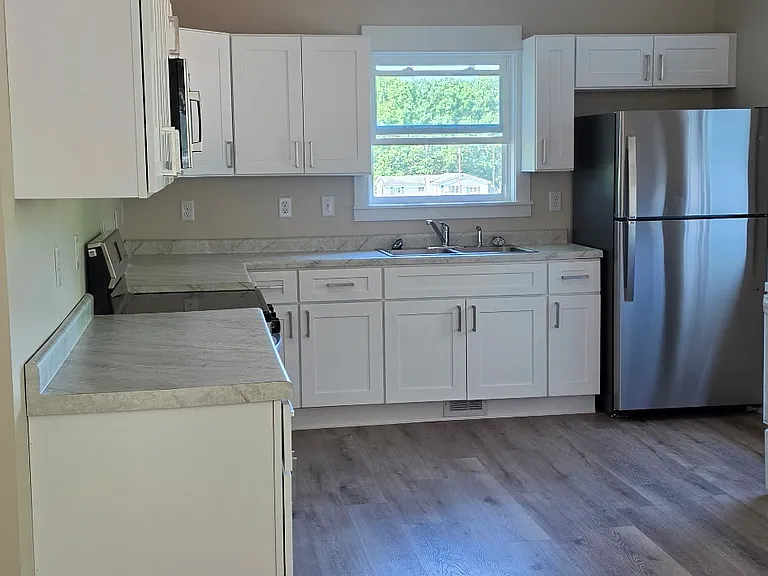 4231 S Johnson Rd — Photo 4