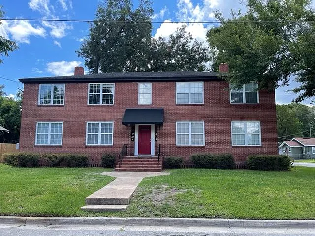 Exterior of building. Unit for rent is in the lower left corner : the 2 windows to the left of the front door. Entire building has 4 apartments inside. All other apartments occupied with quality tenants.