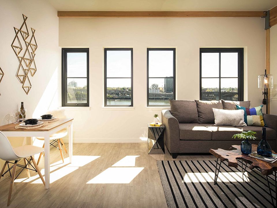 38 Davis Living Room