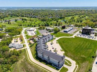 2592 Middle Rd #218, Bettendorf, IA 52722