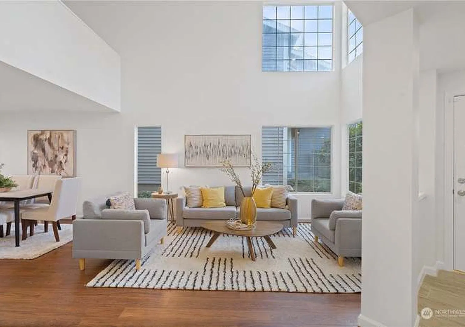 Beautiful Bellevue Charmer — Photo 4