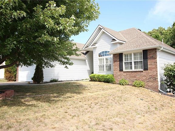 3rd image of 3117 Morton Ln