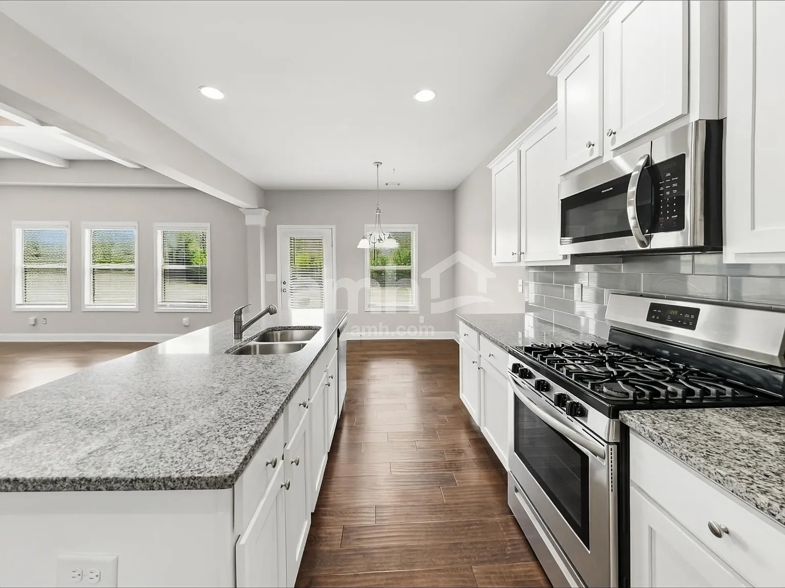 5 bed, 3.0 bath, 2795 sqft, $2,865 — Photo 3