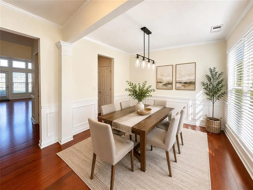 4 bed, 2.5 bath, 2742 sqft, $2,400 — Photo 4