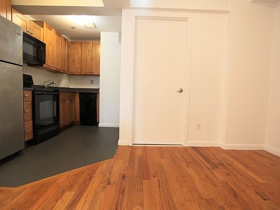 3rd image of 56 Saint Marks Pl #6AX