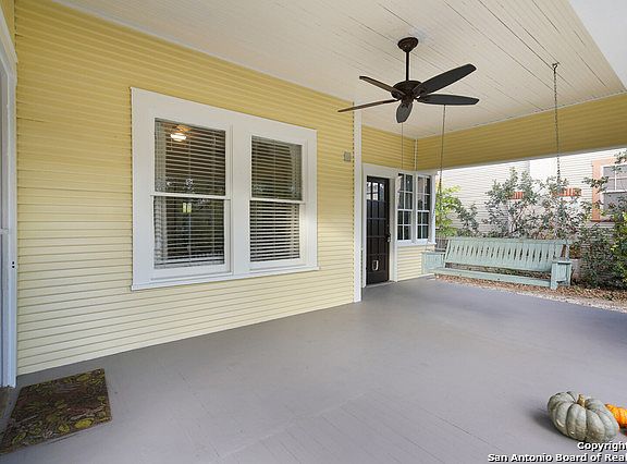 3rd image of 1025 W Kings Hwy