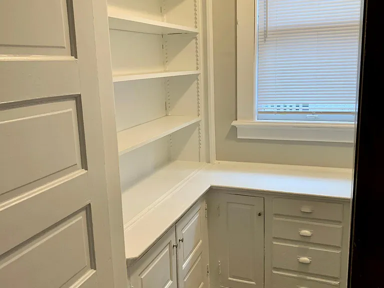 1336 W Jefferson Blvd — Photo 11