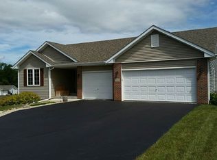 12425 Woodcrest Ln, Roscoe, IL 61073