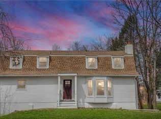 34 Donna Ln W, Wallkill, NY 12589