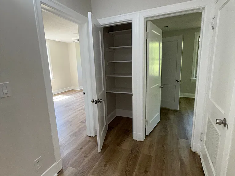 450 Rutherford Ave — Photo 7