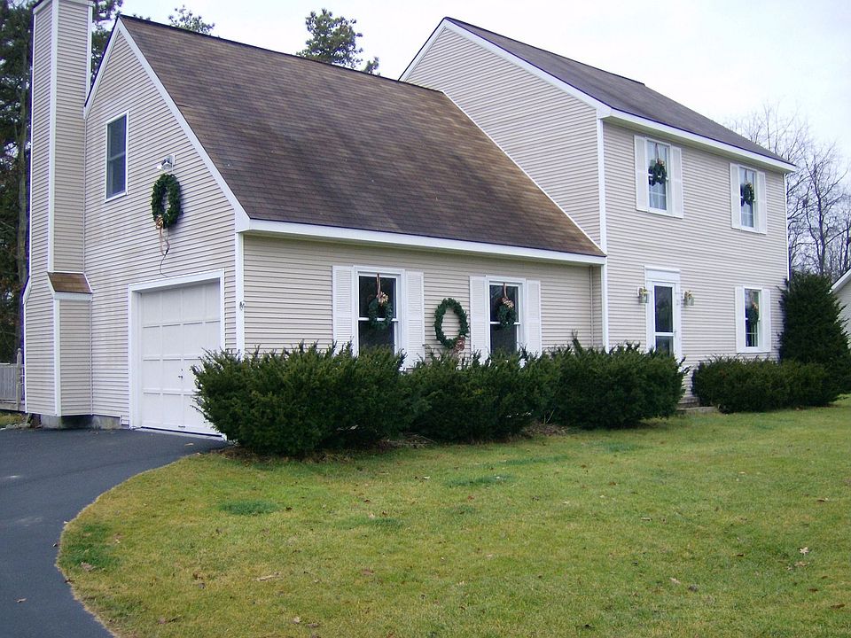 1st image of 21 Lancestire Dr