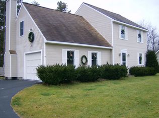 21 Lancestire Dr, Queensbury, NY 12804