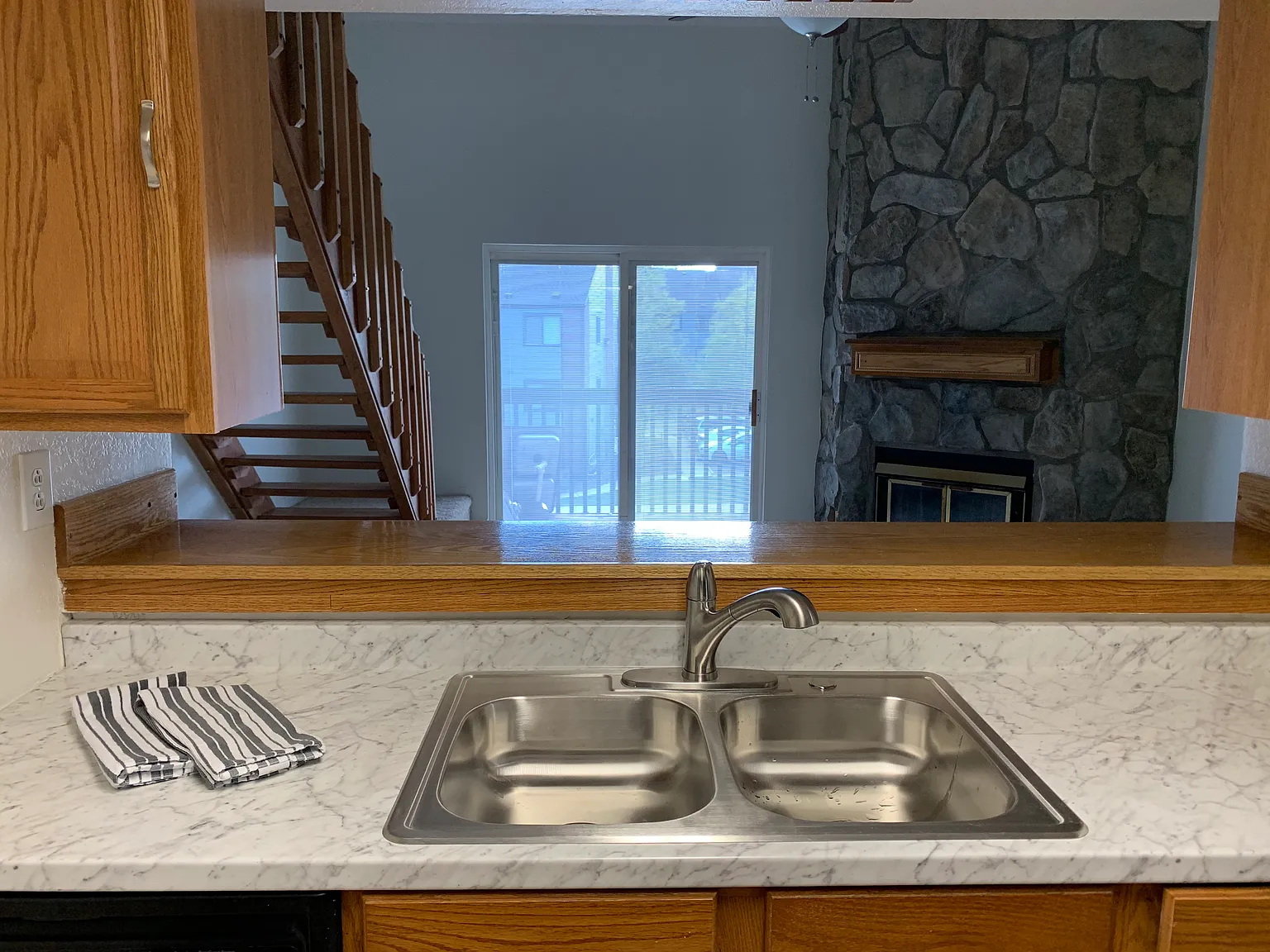 2 bed, 1064 sqft, $2,100 — Photo 3