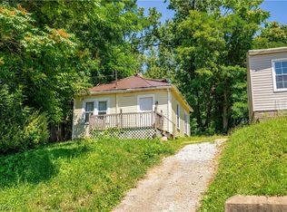 161 Fernwood Ave, Barberton, OH 44203