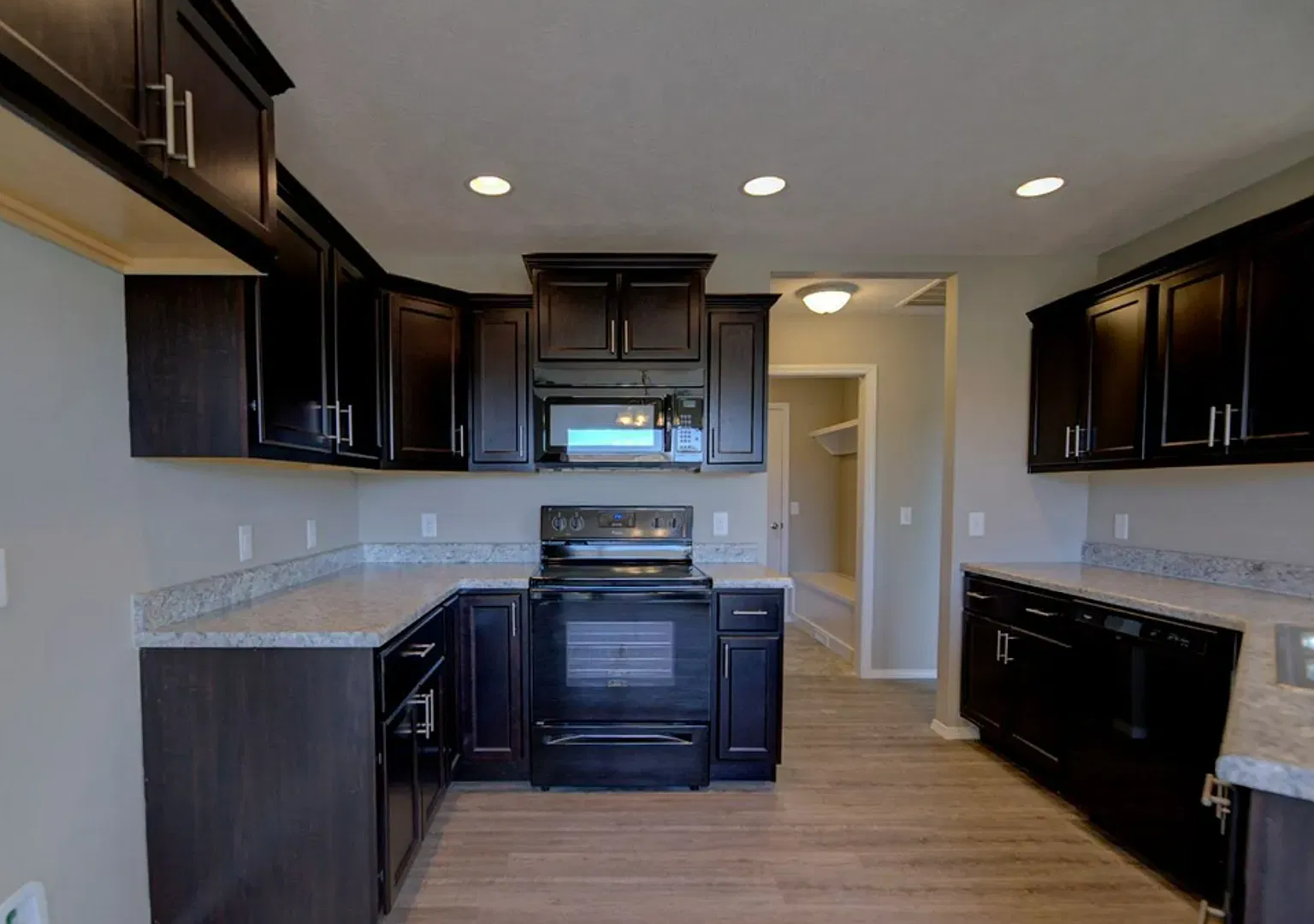 Beautiful 4 Bedroom Home in Monte Cristo — Photo 2