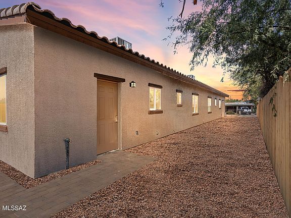3rd image of 742 W Calle Adelanto