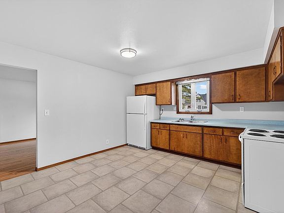 3rd image of 3611 Sheridan ROAD