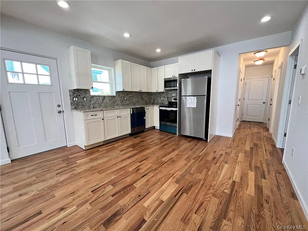 126 Main St — Photo 2