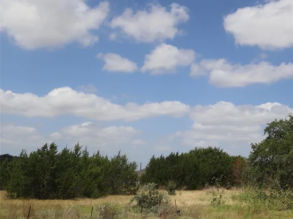 105 Mesones Rd, Florence, TX 76527