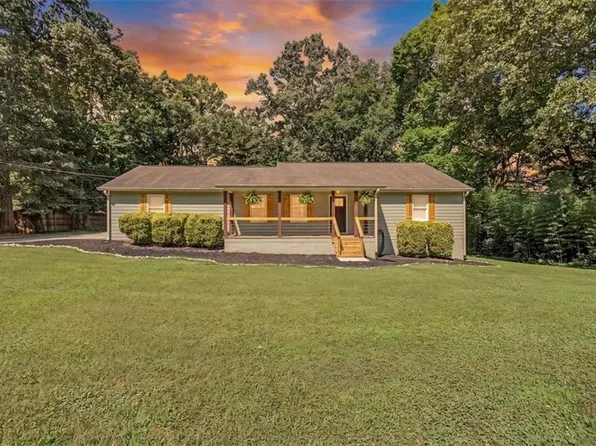 611 Calloway Dr, Rockmart, GA 30153
