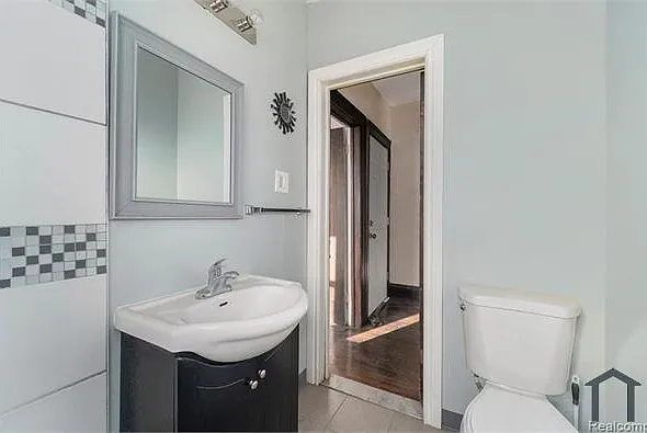 4200 W Buena Vista St — Photo 5