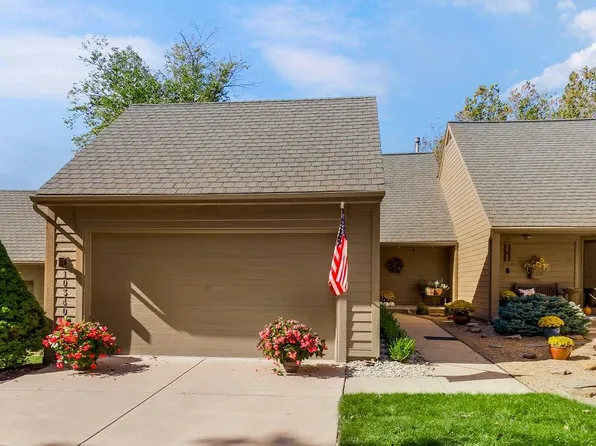 10340 S Clubside Ct, Olathe, KS 66061