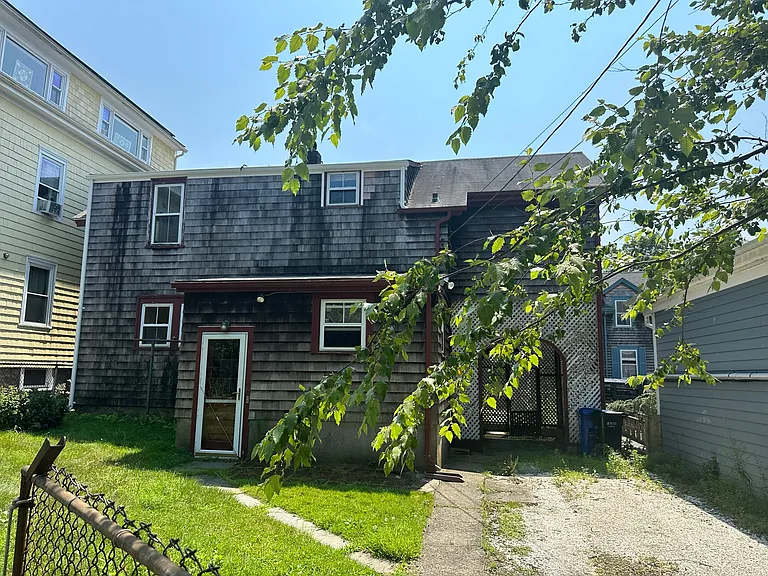 60 Dixon St — Photo 6