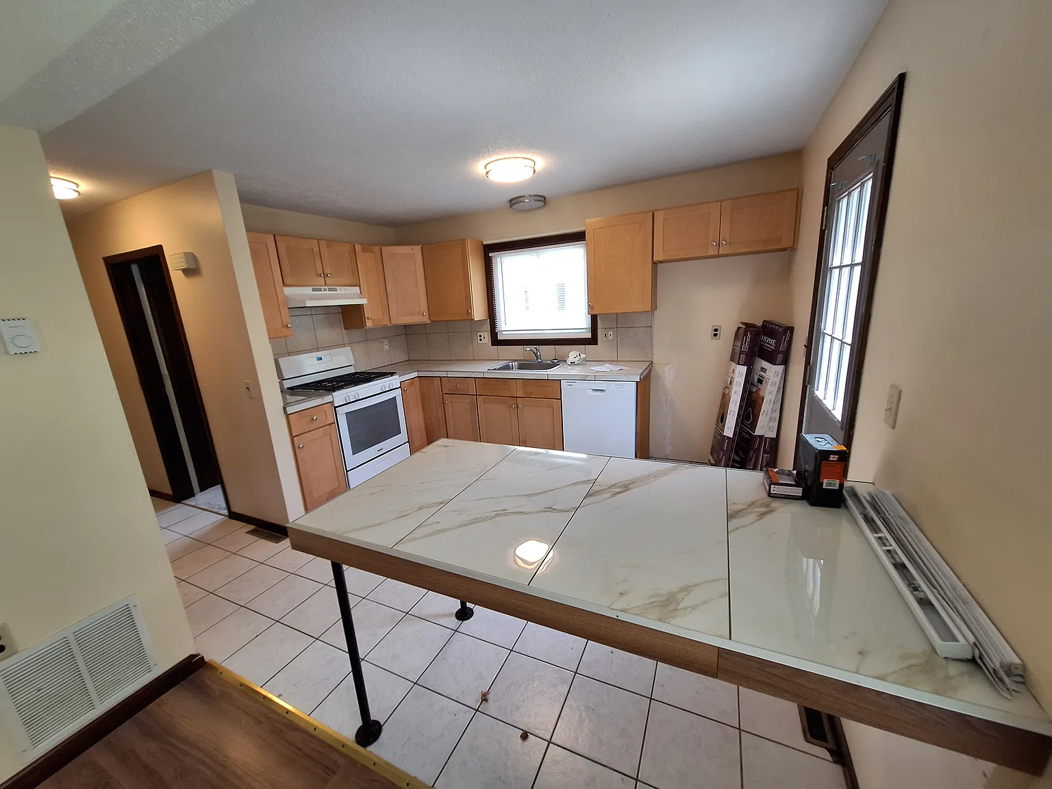 2 bed, 1.5 bath, 900 sqft, $2,500 — Photo 4